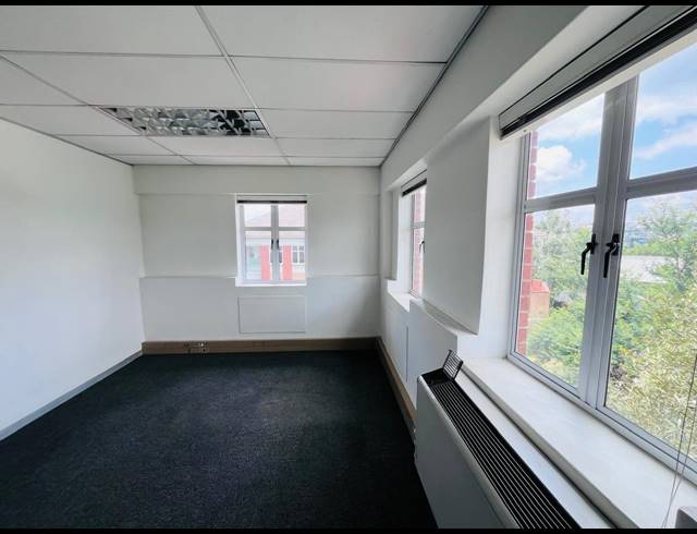 890M² OFFICE FOR SALE IN WATERFORD ESTATES